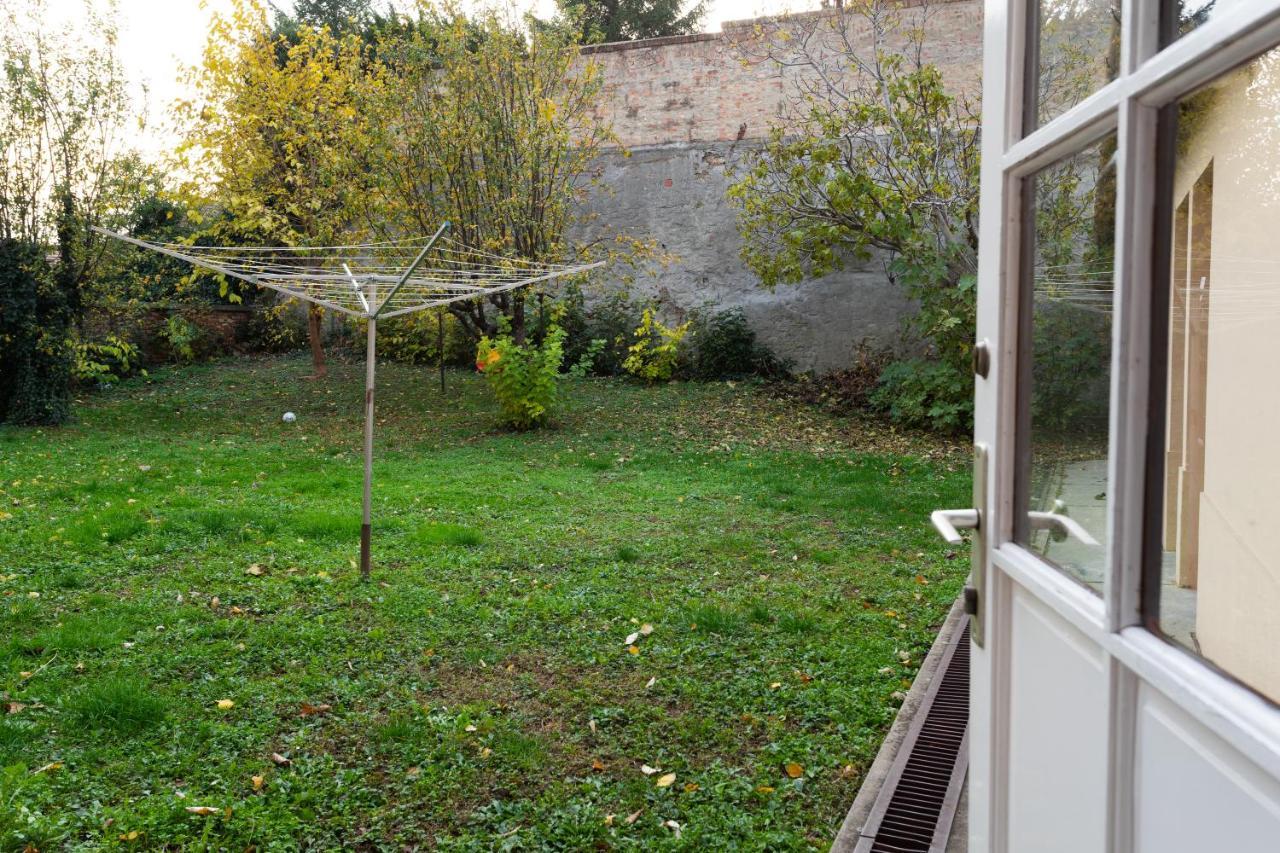 Ferienwohnung A Charming Little Flat Just Above Szechenyi Square Pécs Exterior foto