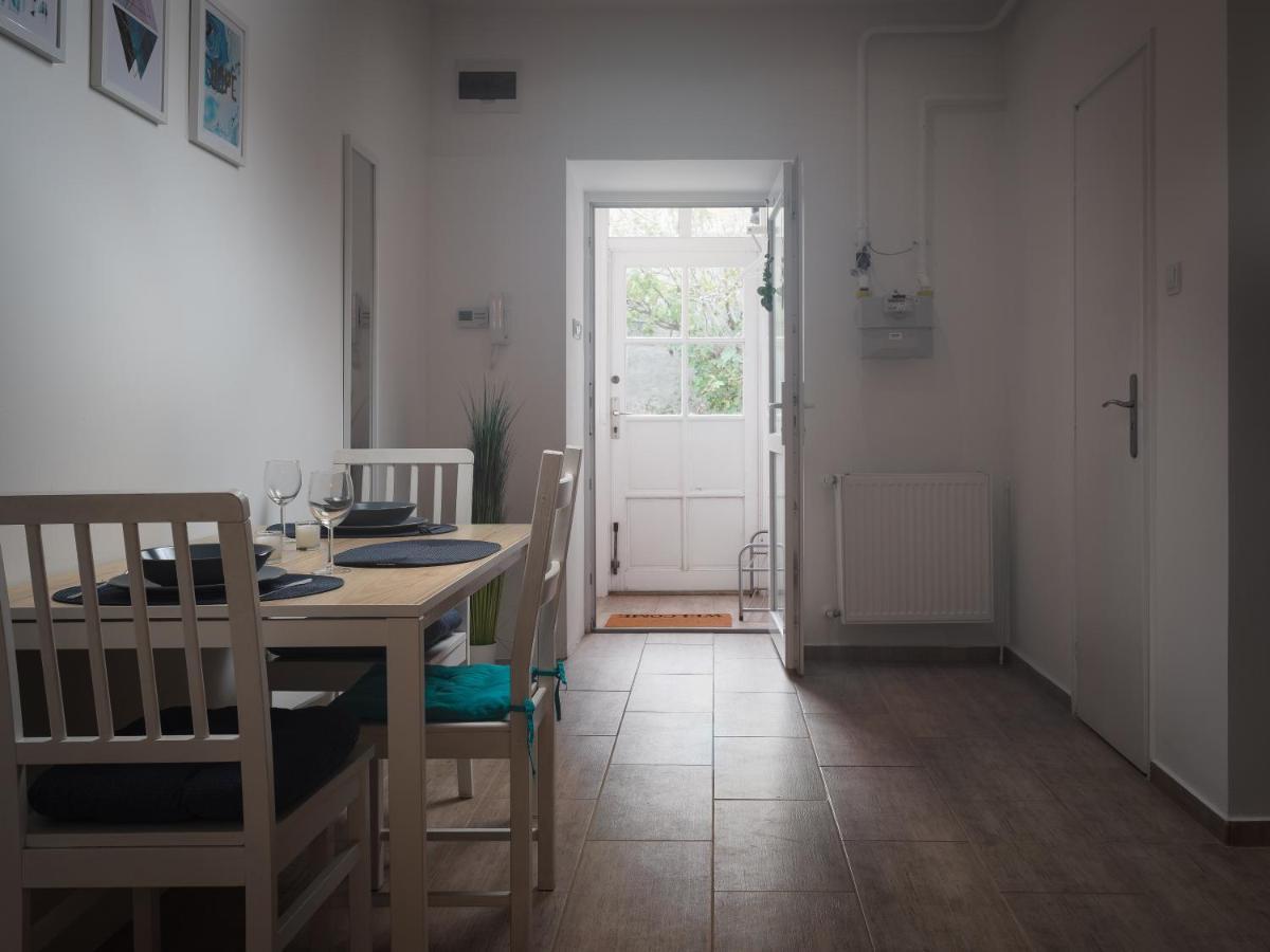 Ferienwohnung A Charming Little Flat Just Above Szechenyi Square Pécs Exterior foto