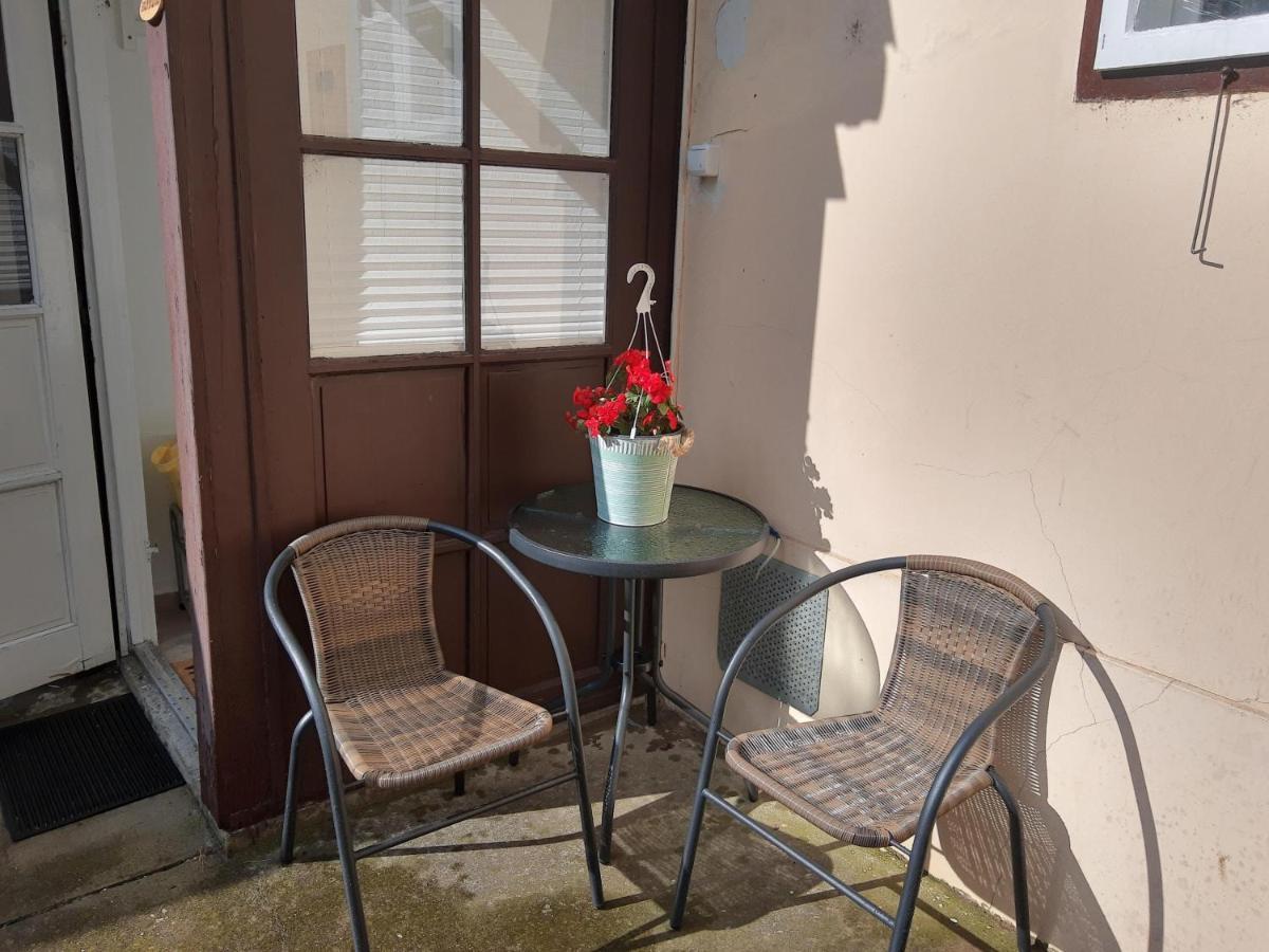 Ferienwohnung A Charming Little Flat Just Above Szechenyi Square Pécs Exterior foto