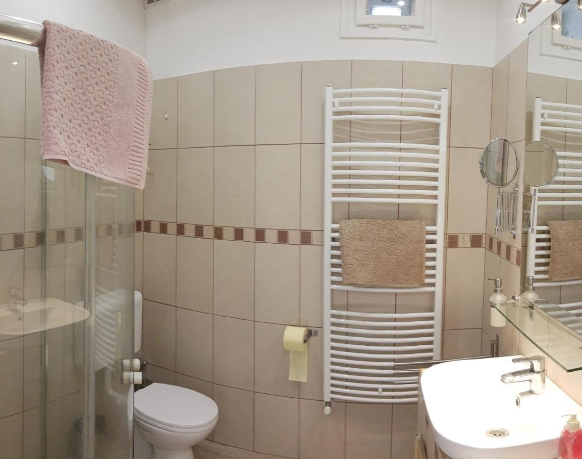 Ferienwohnung A Charming Little Flat Just Above Szechenyi Square Pécs Exterior foto