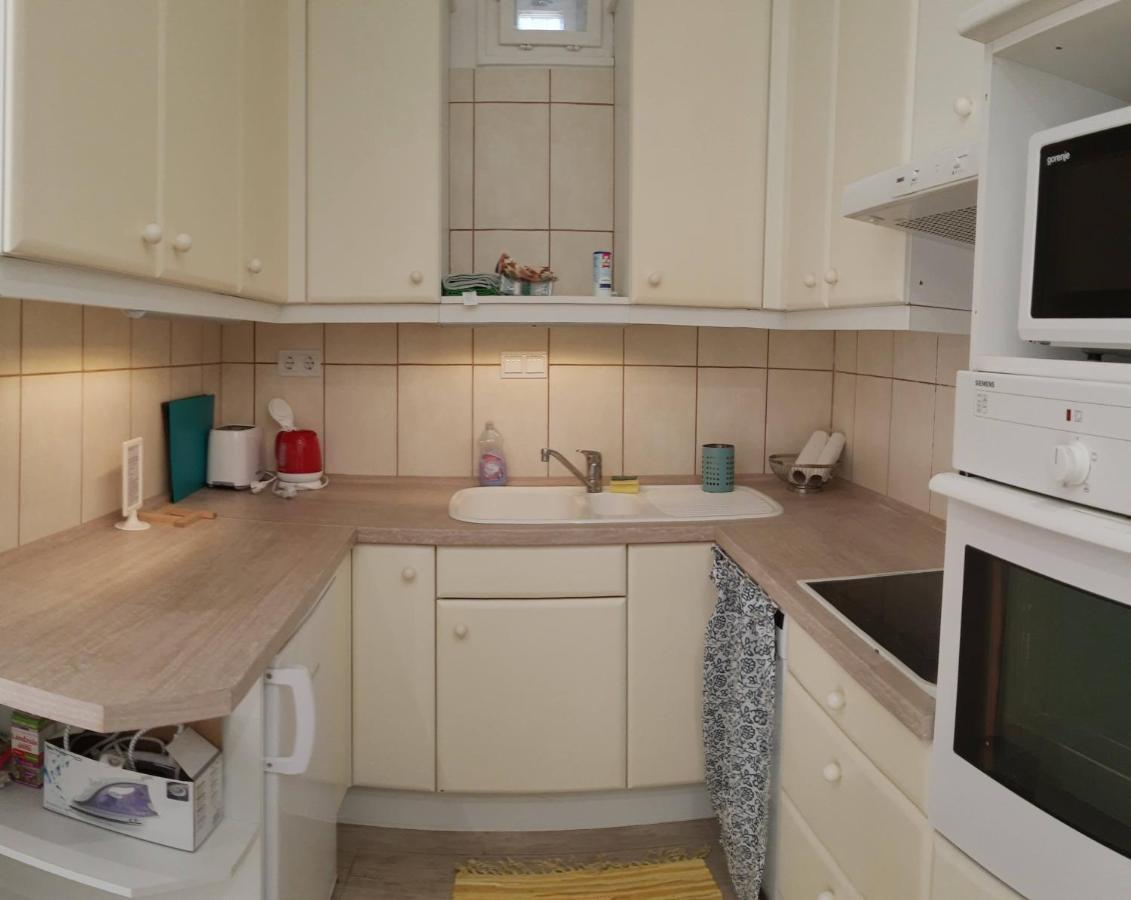 Ferienwohnung A Charming Little Flat Just Above Szechenyi Square Pécs Exterior foto